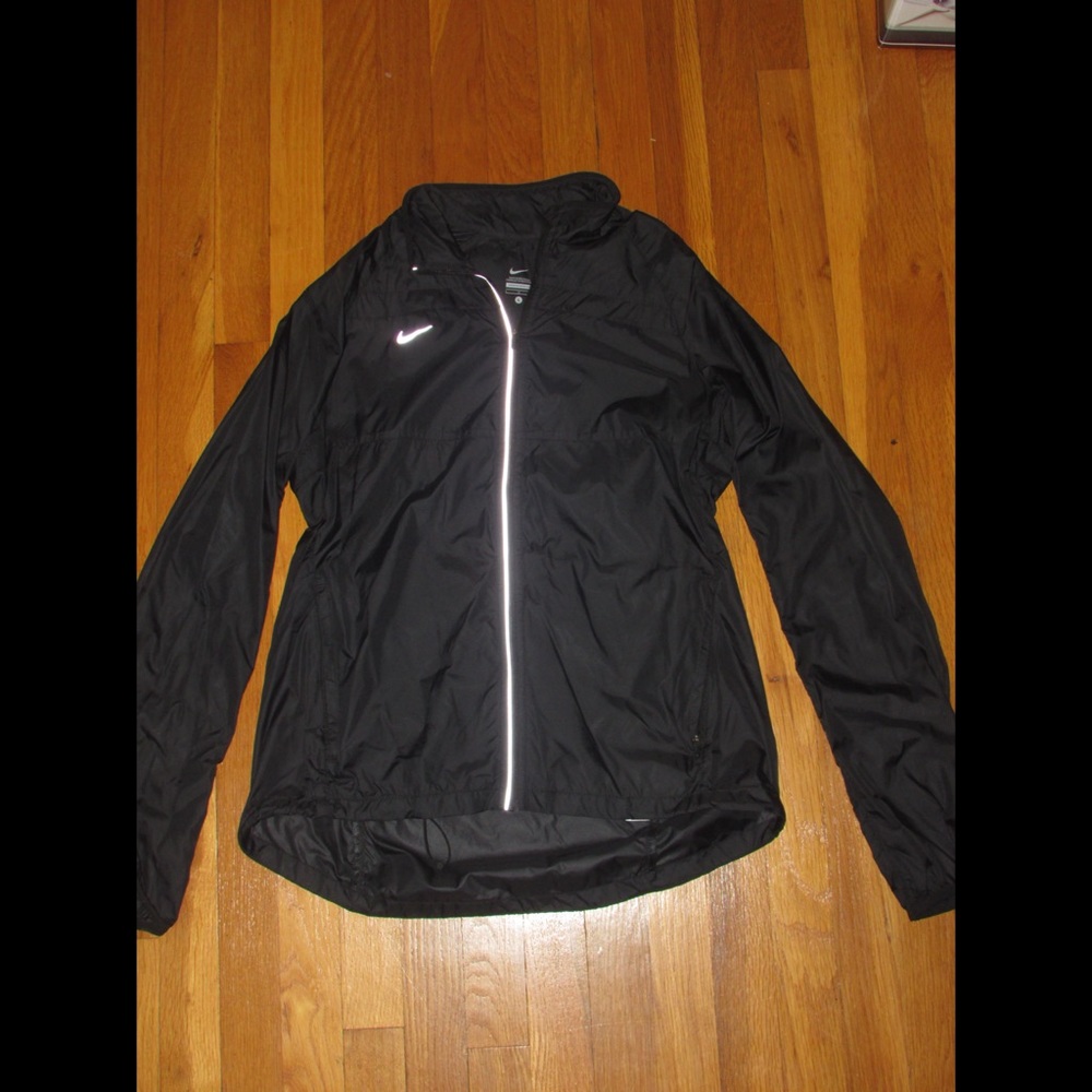 NIKE WOMENS WINDBREAKER